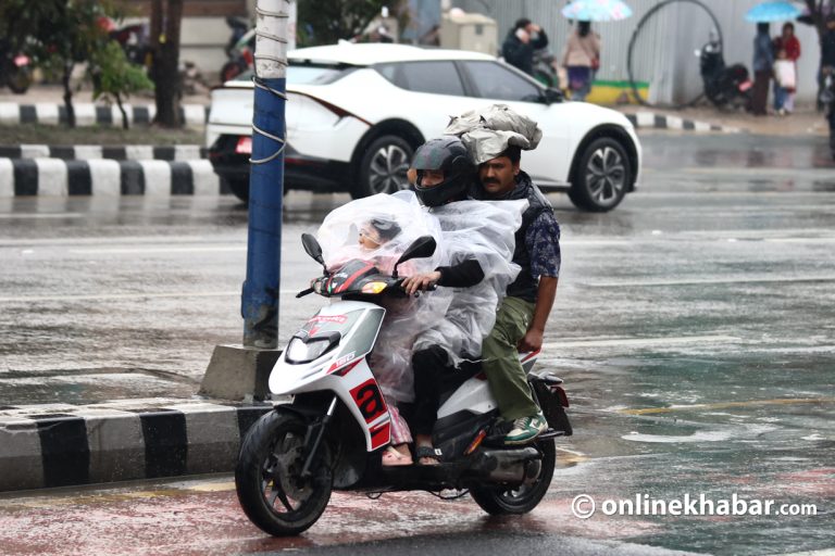 वर्षाले रुझेको काठमाडौं (तस्वीरहरू)