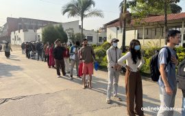 ‘लाइन होइन अनलाइन’ भन्नेहरुलाई गिज्याउने सिभिल अस्पतालको भिड