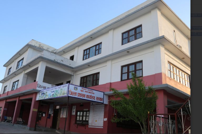 सल्यानमा सेवाग्राहीलाई दु:ख दिएको आरोपमा सुब्बा पक्राउ