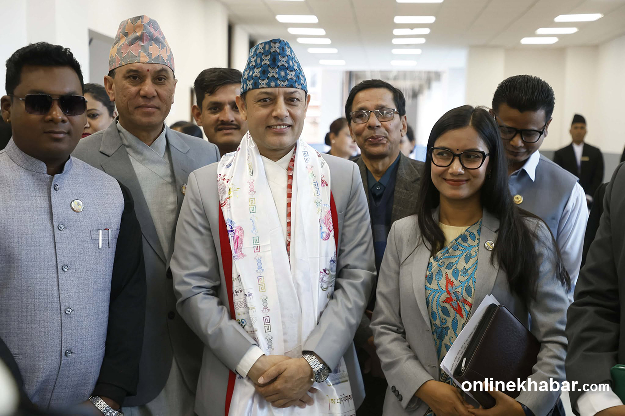 डीपी अर्याल : रास्वपाका संस्थापक अब संसद्को शीर्षासनमा  