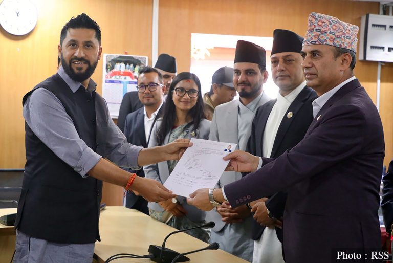 सभामुख पदमा रास्वपाका डीपी अर्यालको उम्मेदवारी दर्ता