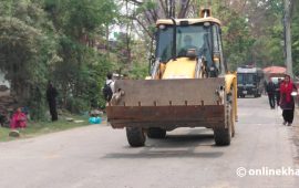 थापाथलीको सुकुमवासी बस्तीका संरचना भत्काउन थपिए २ डोजर