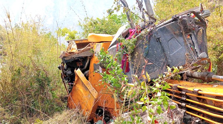 रुकुमपूर्वमा एक्साभेटर दुर्घटना