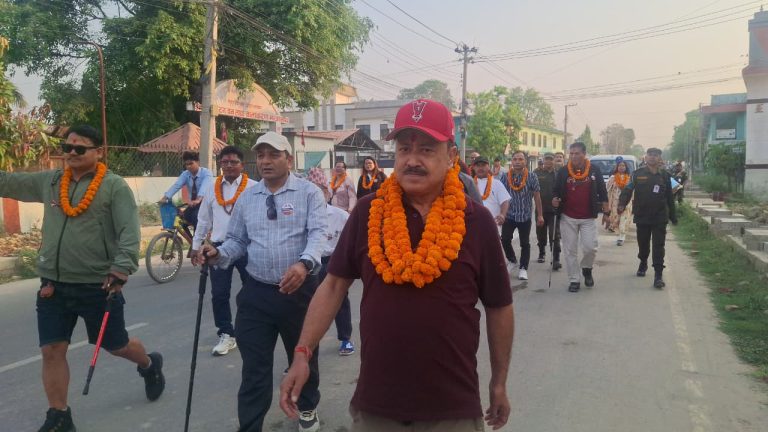 ‘हाम्रो सुदूरपश्चिम हामी चिनाउँछौं’ अभियानमा निस्किए धनगढीका मेयर