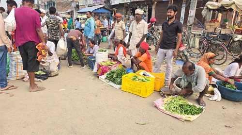 लाखौं खर्चिएको गोलबजारको हाटबजार अझै अव्यवस्थित