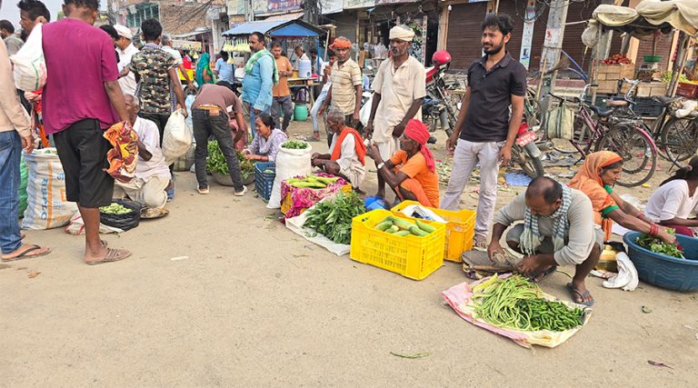 लाखौं खर्चिएको गोलबजारको हाटबजार अझै अव्यवस्थित