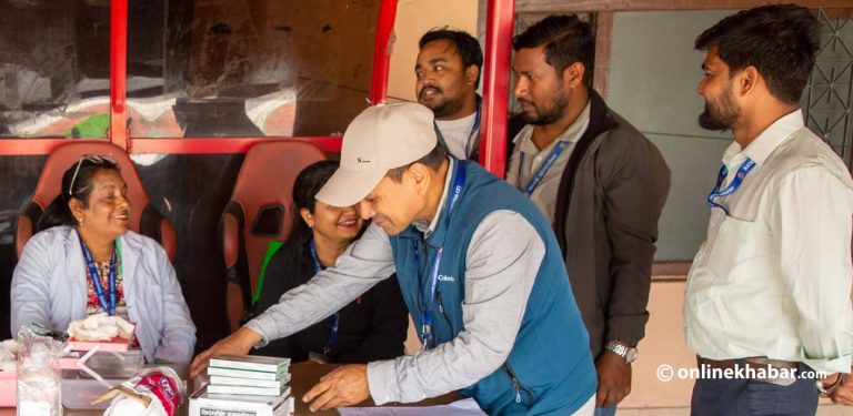 धमाधम हुँदैछ सुकुमवासीको स्क्रिनिङ, सँगसँगै स्वास्थ्य जाँच