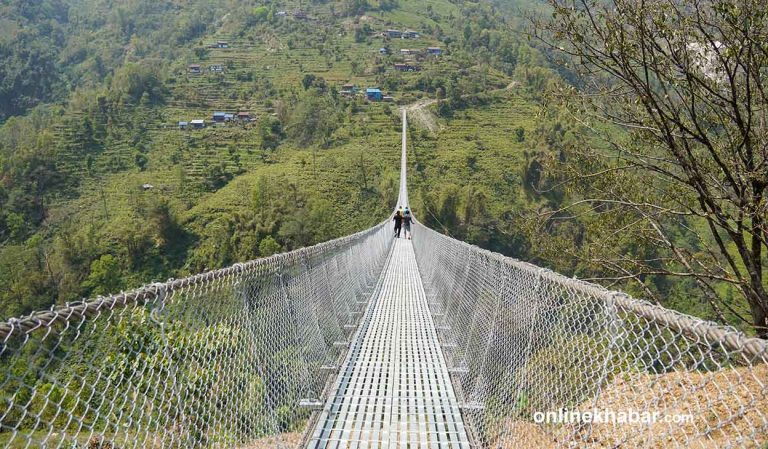 पाँचथरको झोलुङ्‍गे पुल उद्घाटन नहुँदै भाइरल (तस्वीरहरू)