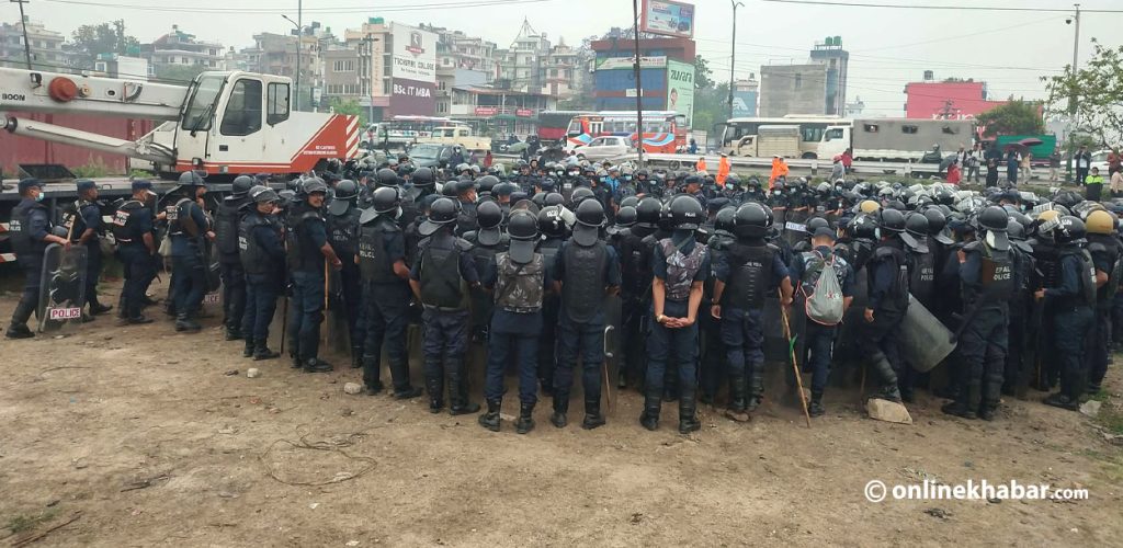 शान्तिपूर्ण रुपमा सुकुमवासी बस्ती हटाइँदै, २ हजार प्रहरी परिचालन