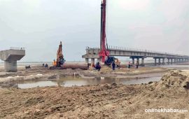 वर्षाले कमला पुलको अस्थायी बाँधमा क्षति, समस्याको दीर्घकालीन समाधान खोज्दै प्रशासन