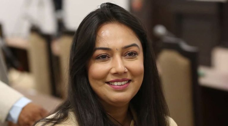 आफूविरुद्ध दुष्प्रचार गरिएको भन्दै खुस्बु ओलीले दिइन साइबर ब्युरोमा उजुरी