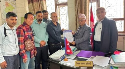 सरकारी विज्ञापन नीतिविरुद्ध पत्रकार महासंघ ललितपुरद्वारा स्थानीय तहलाई ज्ञापन