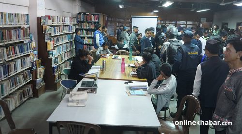 ताला लगाउन प्रहरीसहितको टोली भृकुटीमण्डपको पुस्तकालय छिरेपछि (तस्वीरहरू)