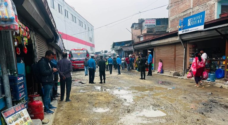 माछापोखरीका टिकट काउन्टर हटाइयो, धादिङ–नुवाकोट रुटका गाडी बसपार्क भित्रै