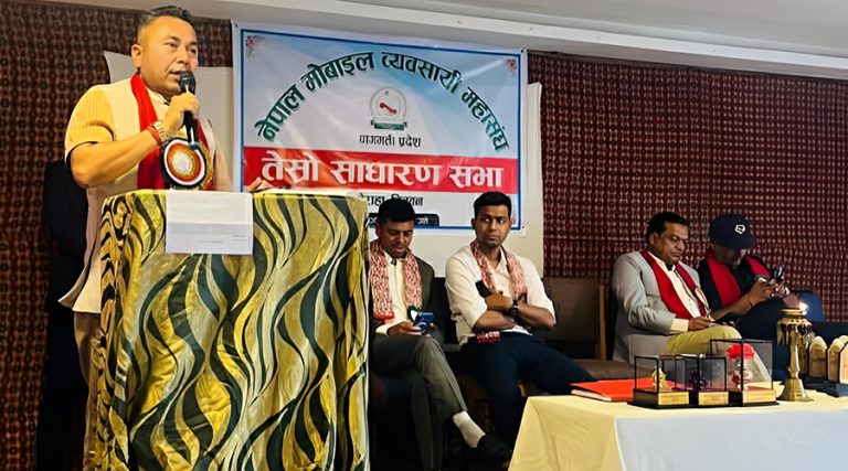 एमआरपी मान्छौं, समय दिइयोस् : मोबाइल व्यवसायी