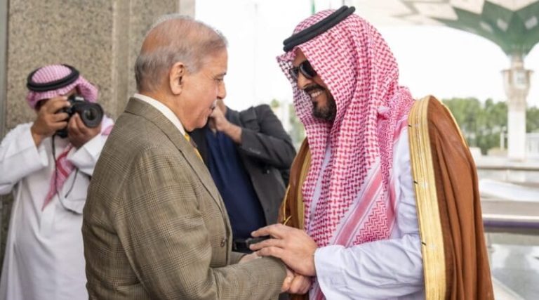 अमेरिका-इरान शान्ति वार्ताको पहल गर्न पाकिस्तानी प्रधानमन्त्री साउदीमा, सेना प्रमुख इरानमा