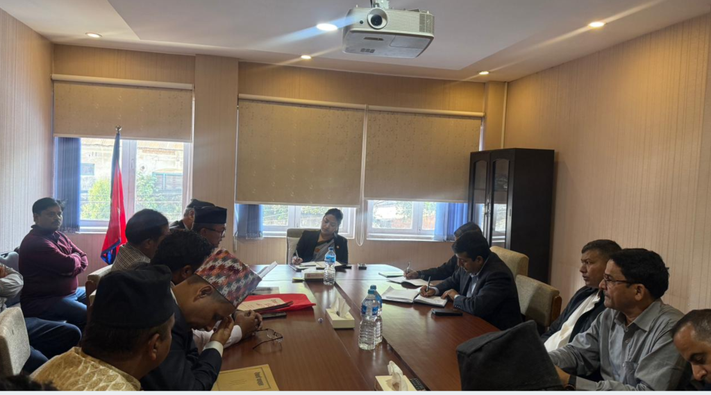 मन्त्री रावलले सहकारी पीडितसँग थालिन् छलफल