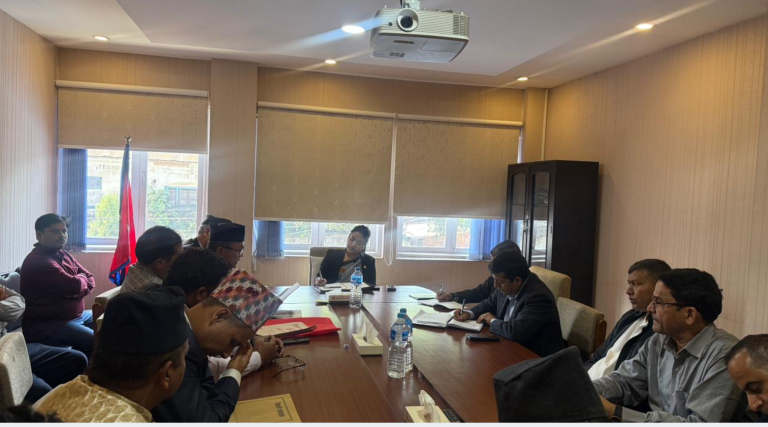 मन्त्री रावलले सहकारी पीडितसँग थालिन् छलफल