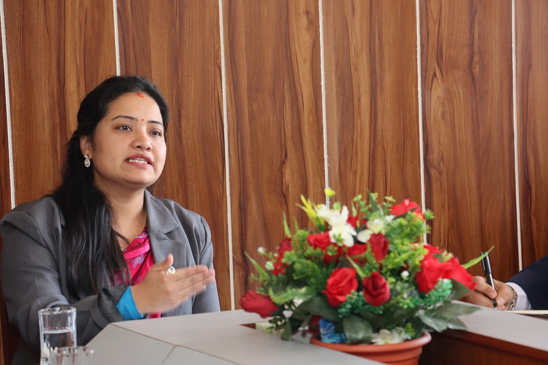 सहकारी मन्त्री रावलको निर्देशन : मन्त्रीलाई होइन, सेवाग्राही खुसी पारौं