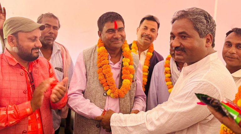 एमालेबाट निर्वाचित नगर प्रमुख प्रेमलाल आजपा प्रवेश  