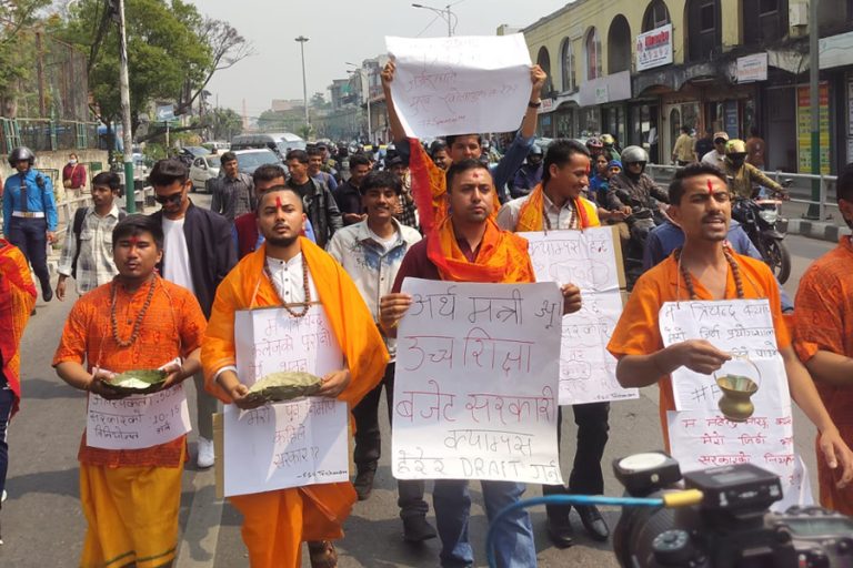 उच्च शिक्षामा लगानी वृद्धिका लागि सरकारलाई दबाब दिन ‘भिक्षा देही’ अभियान