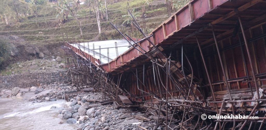 आयु नै नपुगी भत्किन्छन् पुल, कहाँ छ त्रुटि ?