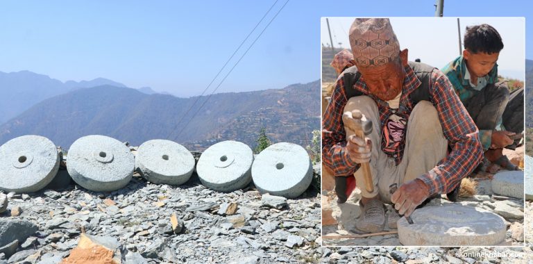 चट्टान फोडेर पानीघट्टका चक्का बनाइरहेका ६३ वर्षीय पुरानाराम