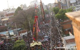 रातो मच्छिन्द्रनाथको रथ तान्न थालियो (तस्वीरहरू)