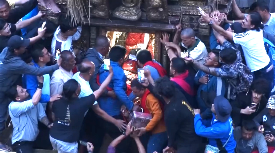 साइतअनुसार रातो मच्छिन्द्रनाथलाई रथारोहण गराइयो