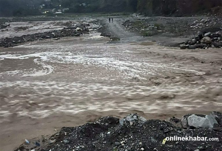 काभ्रेको रोशीमा बाढीले खतराको तह नाघ्यो, अरु खोलानदीको अवस्था कस्तो ?