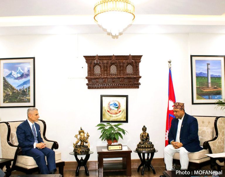 परराष्ट्रमन्त्री र अमेरिकी सहायक विदेशमन्त्रीबीच भेटवार्ता, व्यापार र लगानी बढाउनेबारे छलफल