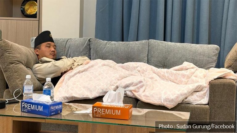 सोफामा सुतेको फोटो सार्वजनिक गर्दै गृहमन्त्री सुदन गुरुङले लेखे– जनताभन्दा माथि सरकार हुँदैन