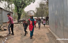 थापाथलीको सुकुमवासी बस्ती खाली गर्न सुरु, धमाधम सार्दै सामान