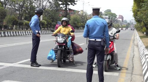 ट्राफिक लाइट पालना नगर्नेलाई कारबाही