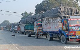 कैलालीमा ट्रकमाथि निगरानी बढाइयो, भैरवाहबाट आएका ट्रकलाई ५ हजार जरिवाना
