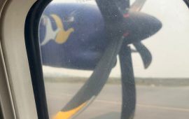 उड्नुअघि जहाजको झ्यालमा समस्या देखिएपछि…