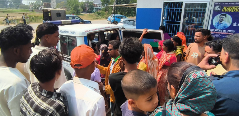 सिरहामा प्रहरीको गाडीले ठक्कर दिँदा एक बालक गम्भीर घाइते