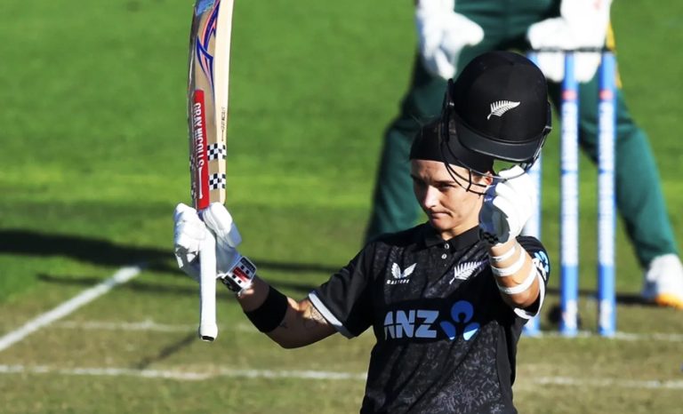 अमेलिया केरको शानदार शतकमा न्युजिल्यान्डको कीर्तिमानी जित