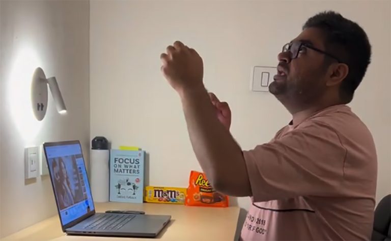 यी भौतिकशास्त्री जो पूर्णकालीन संगीतकार बन्न चाहन्छन्