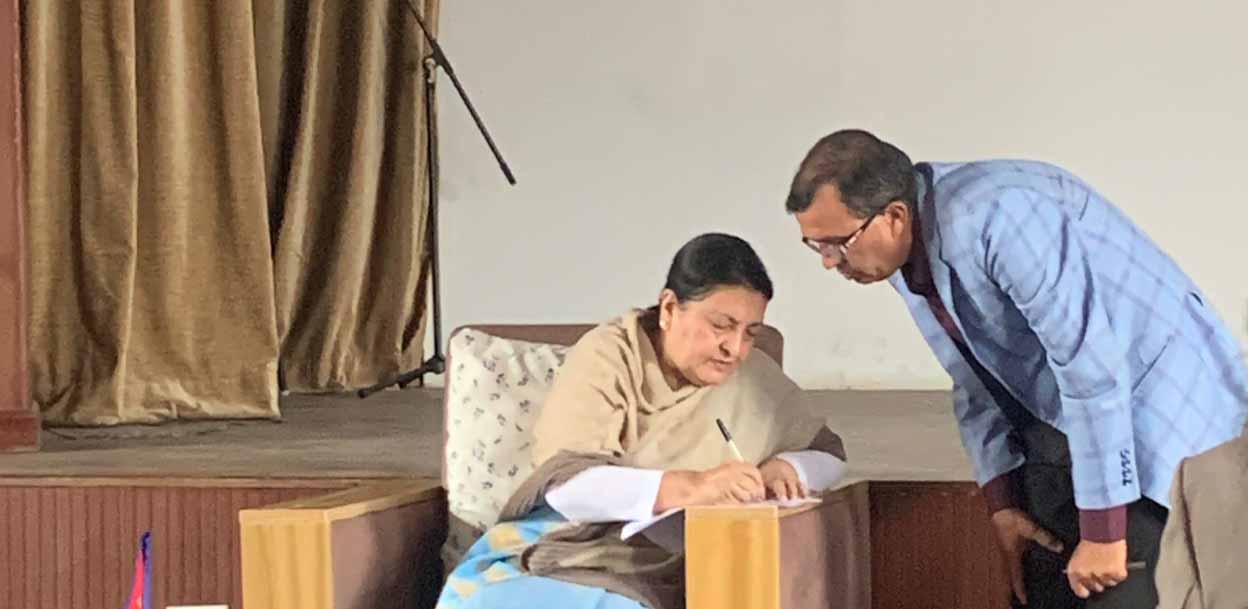 एमाले जनसंगठनका नेताहरुसँग पूर्वराष्ट्रपति भण्डारीको छलफल