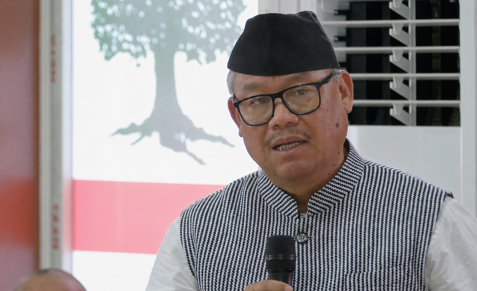 निजी मिडियालाई सरकारी विज्ञापन नदिने निर्णय लोकतन्त्र विरोधी : भीष्मराज आङ्देम्बे