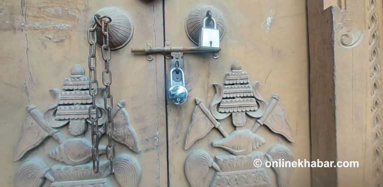 वर्षौं भाडा नतिर्ने भृकुटीमण्डपका २० सटलमा समाजकल्याणको ताला (तस्वीरहरू)