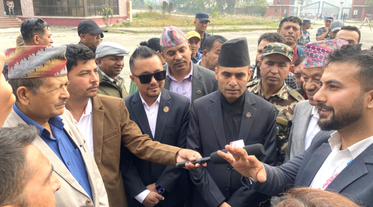 सञ्चारमन्त्रीले गरे सुरक्षण मुद्रण केन्द्रको निरीक्षण, भने- अब राजस्व तिरेको २४ घण्टाभित्रै लाइसेन्स छापिन्छ