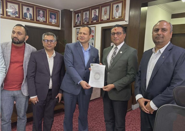 सेयर बजार घटेका बेला ब्रोकर एसोसिएसनले अर्थमन्त्रीलाई बुझायो ६ बुँदे सुझाव