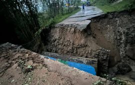 पुल बगाउँदा भोजपुर–चखेवा सडक बन्द   