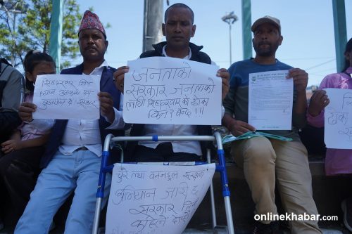 अभियानकर्मीको प्रश्न- जनताका लागि सिंहदरबारको ढोका किन बन्द ? (तस्वीरहरू)