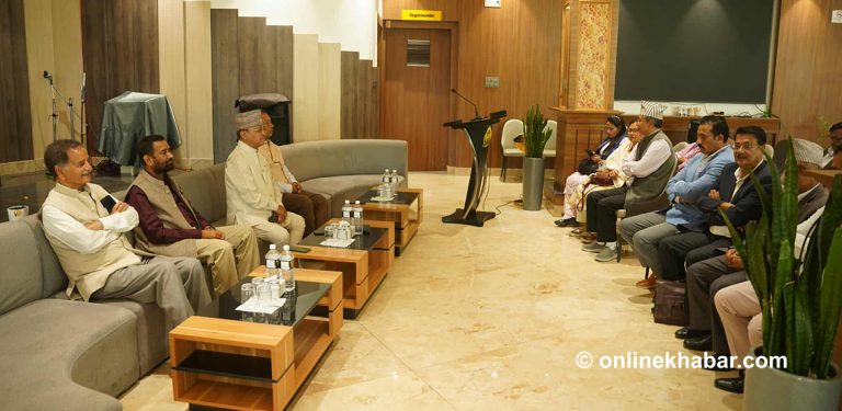 नयाँ रणनीति बनाउन देउवा पक्षका पूर्व केन्द्रीय सदस्यको भेला (तस्वीरहरू)