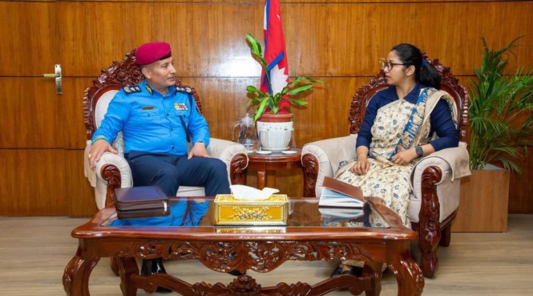 काठमाडौं महानगरकी कार्यवाहक प्रमुख डंगोल र प्रहरी महानिरीक्षक कार्कीबीच भेटवार्ता