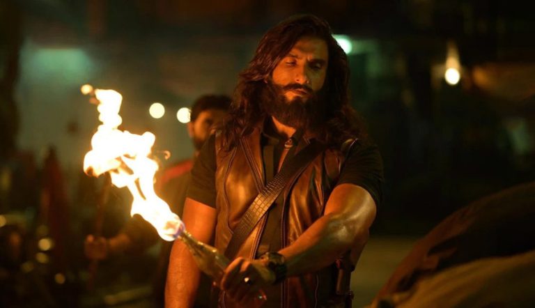 यसरी जन्मिएको थियो धुरन्धर, यसरी चम्केका थिए आदित्य