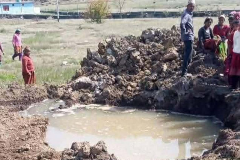 शाैचालय बनाउन खनेकाे खाल्डाेको पानीमा डुबेर २ बालबालिकाको मृत्यु